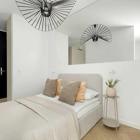 Appartamento Beige Z Klimatyzacja I Dostepem Do Basenu Zewnetrznego By Renters *