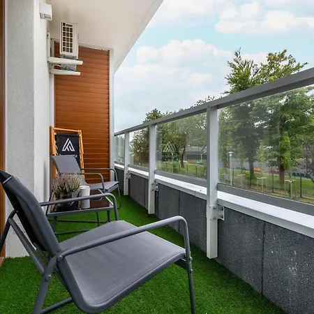 Beige Z Klimatyzacja I Dostepem Do Basenu Zewnetrznego By Renters Sianozety