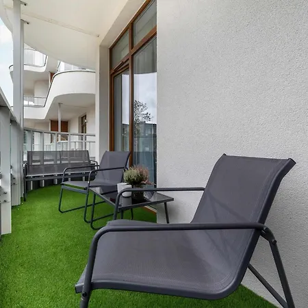 Beige Z Klimatyzacja I Dostepem Do Basenu Zewnetrznego By Renters Appartamento Sianozety